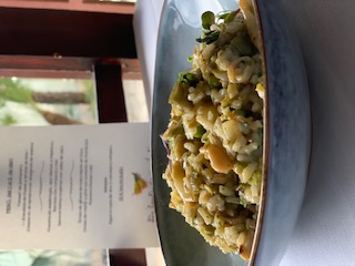 Rissoto de espárragos, ajos tiernos y chipirones